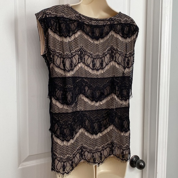 Ann Taylor Black Scalloped Lace Top With Tan Underlay Women’s Size XS - Picture 9 of 14